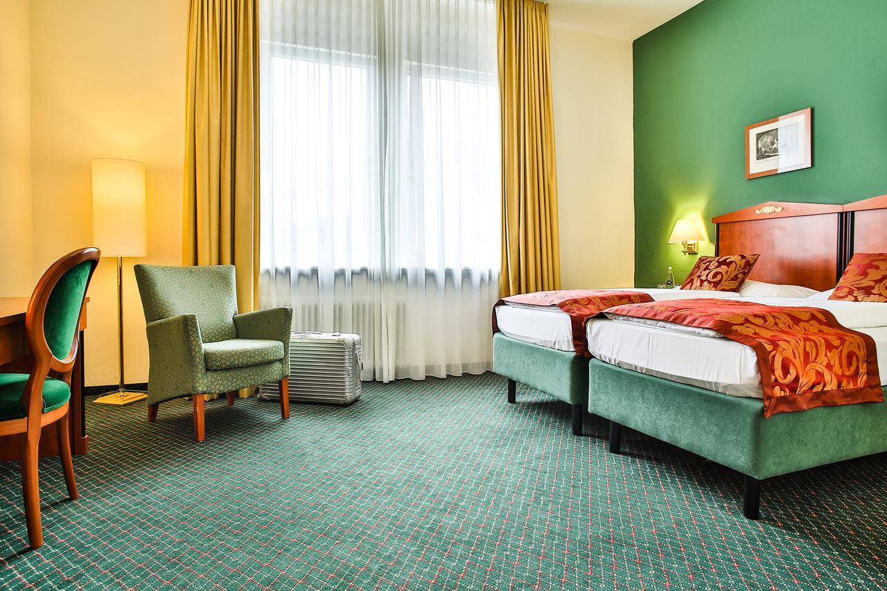 Parkhotel Krone Бенсгайм Екстер'єр фото